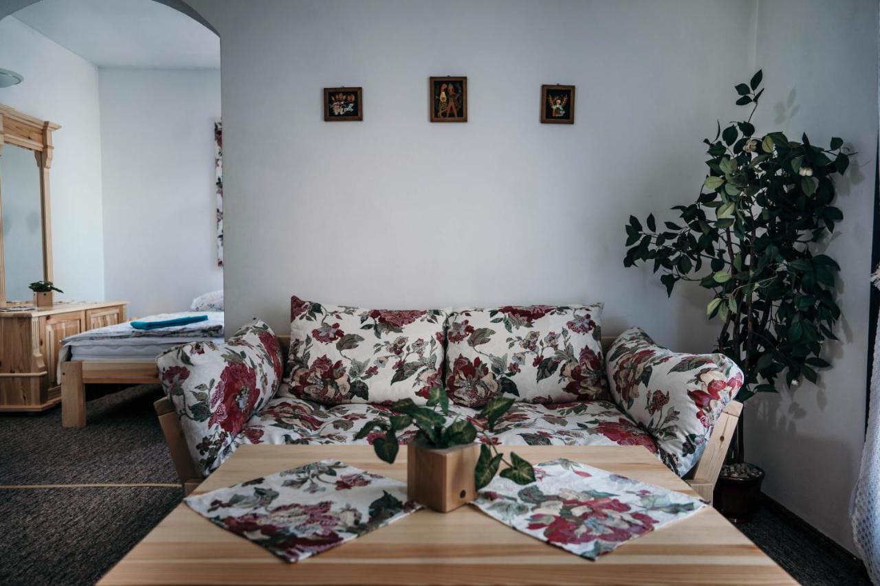 Miedzynarodowe Schronisko Mlodziezowe Ptsm Szarotka Hostel Zakopane Luaran gambar