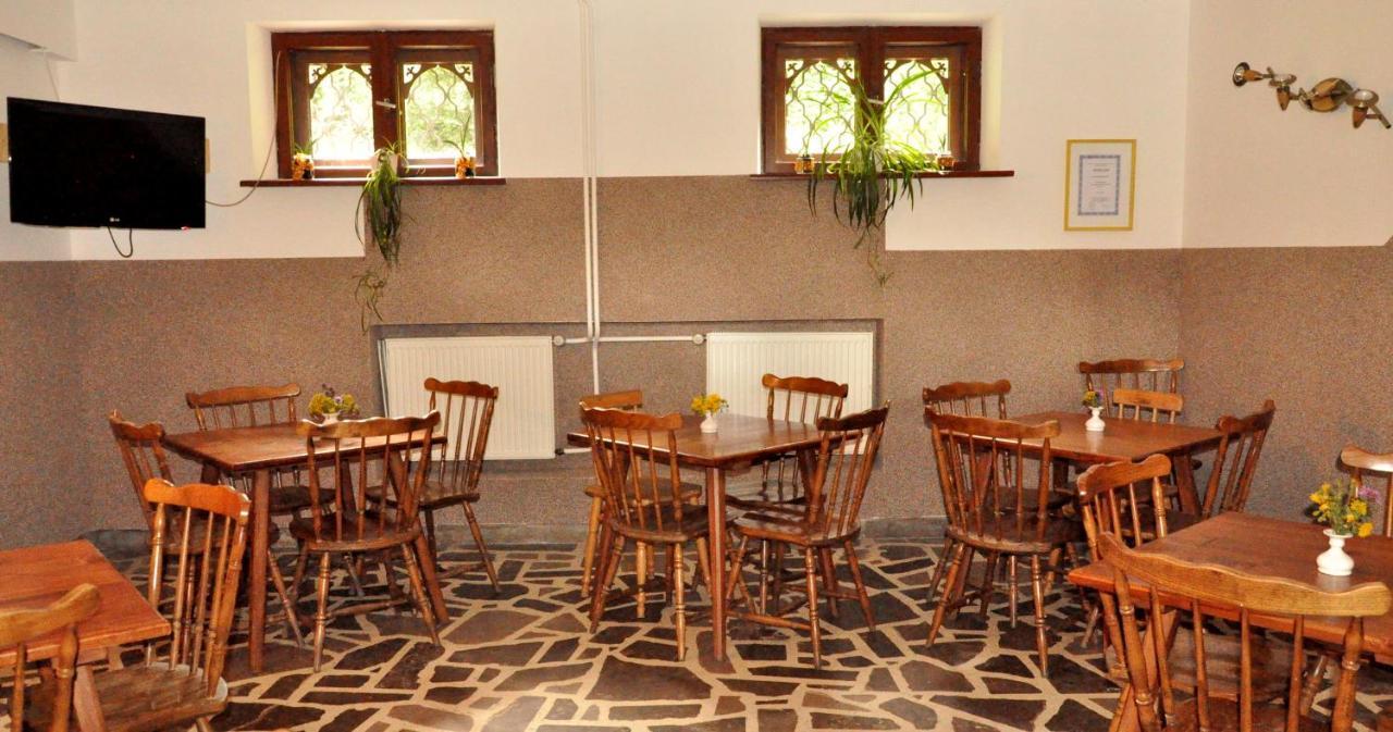 Miedzynarodowe Schronisko Mlodziezowe Ptsm Szarotka Hostel Zakopane Luaran gambar