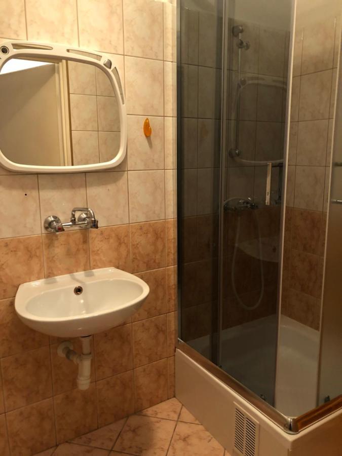 Miedzynarodowe Schronisko Mlodziezowe Ptsm Szarotka Hostel Zakopane Luaran gambar