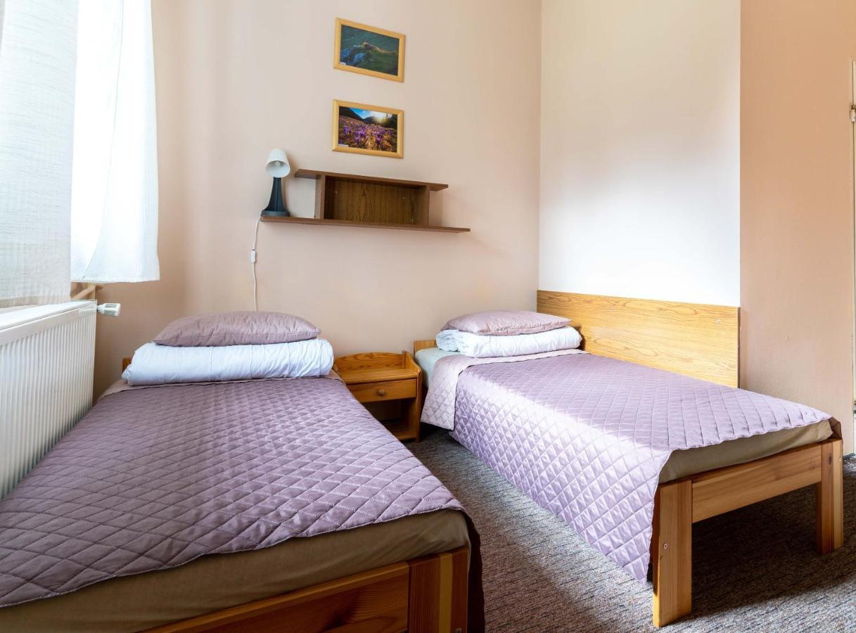 Miedzynarodowe Schronisko Mlodziezowe Ptsm Szarotka Hostel Zakopane Luaran gambar