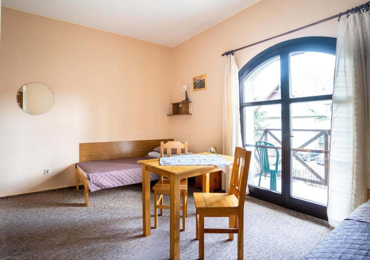 Miedzynarodowe Schronisko Mlodziezowe Ptsm Szarotka Hostel Zakopane Luaran gambar
