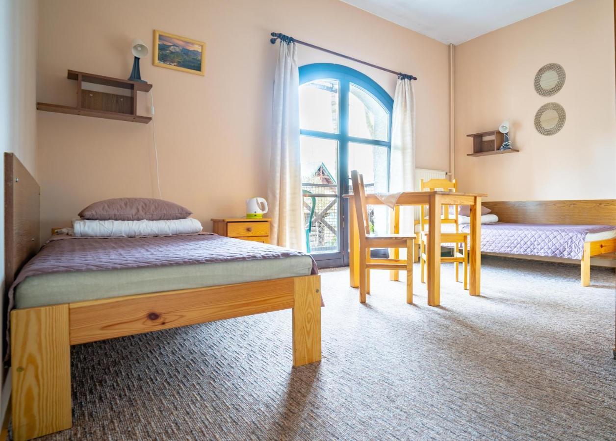 Miedzynarodowe Schronisko Mlodziezowe Ptsm Szarotka Hostel Zakopane Luaran gambar
