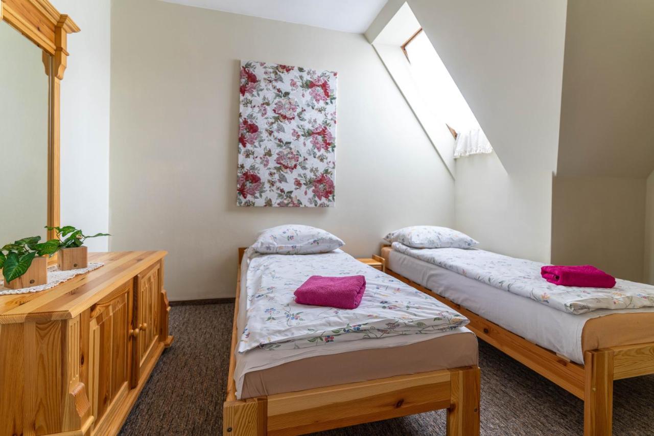 Miedzynarodowe Schronisko Mlodziezowe Ptsm Szarotka Hostel Zakopane Luaran gambar