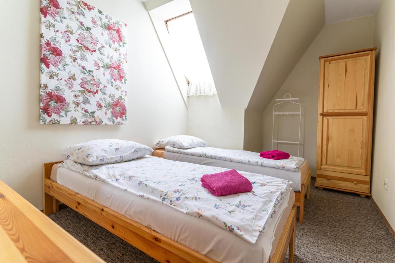 Miedzynarodowe Schronisko Mlodziezowe Ptsm Szarotka Hostel Zakopane Luaran gambar