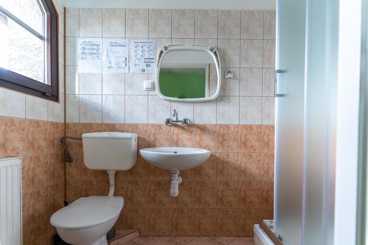 Miedzynarodowe Schronisko Mlodziezowe Ptsm Szarotka Hostel Zakopane Luaran gambar