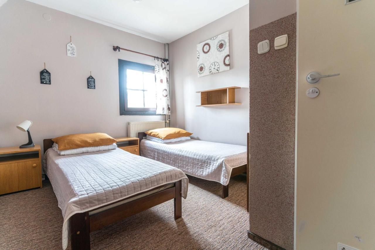 Miedzynarodowe Schronisko Mlodziezowe Ptsm Szarotka Hostel Zakopane Luaran gambar