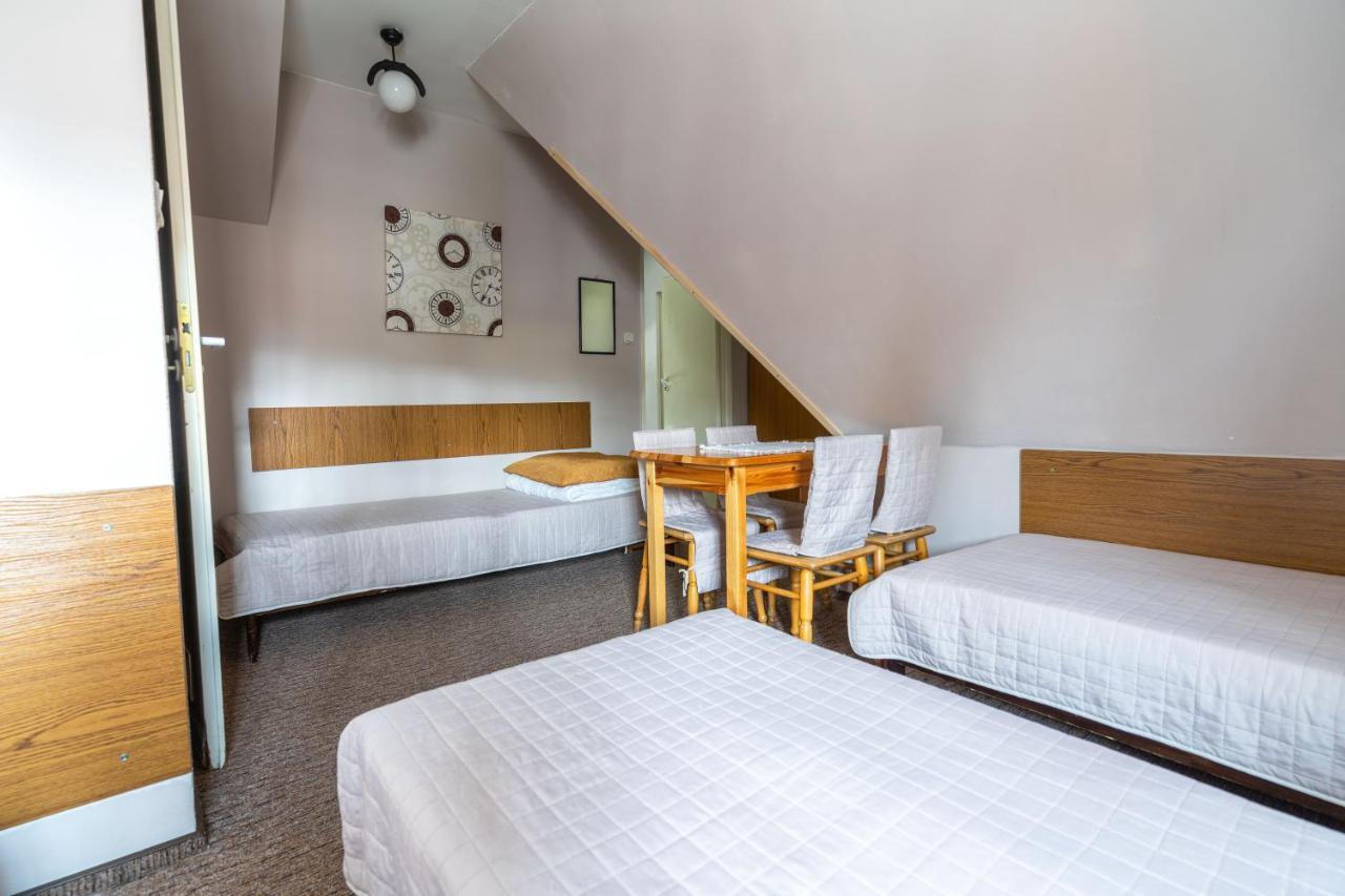 Miedzynarodowe Schronisko Mlodziezowe Ptsm Szarotka Hostel Zakopane Luaran gambar