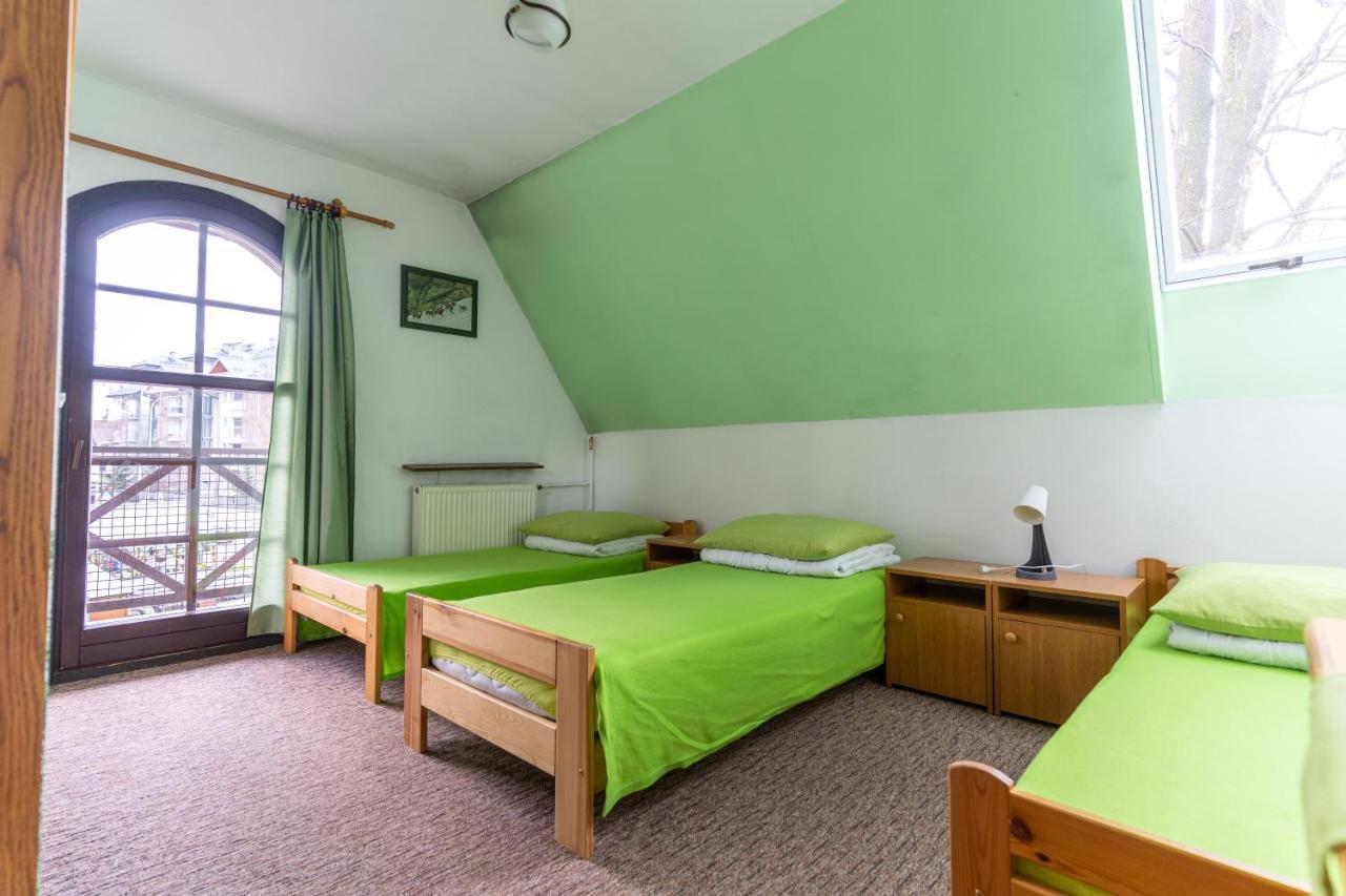 Miedzynarodowe Schronisko Mlodziezowe Ptsm Szarotka Hostel Zakopane Luaran gambar