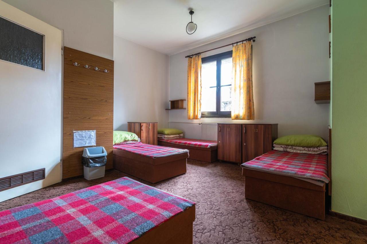 Miedzynarodowe Schronisko Mlodziezowe Ptsm Szarotka Hostel Zakopane Luaran gambar