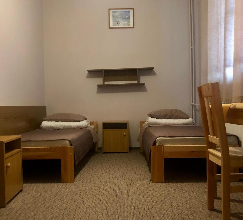 Miedzynarodowe Schronisko Mlodziezowe Ptsm Szarotka Hostel Zakopane Luaran gambar