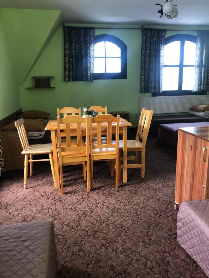 Miedzynarodowe Schronisko Mlodziezowe Ptsm Szarotka Hostel Zakopane Luaran gambar
