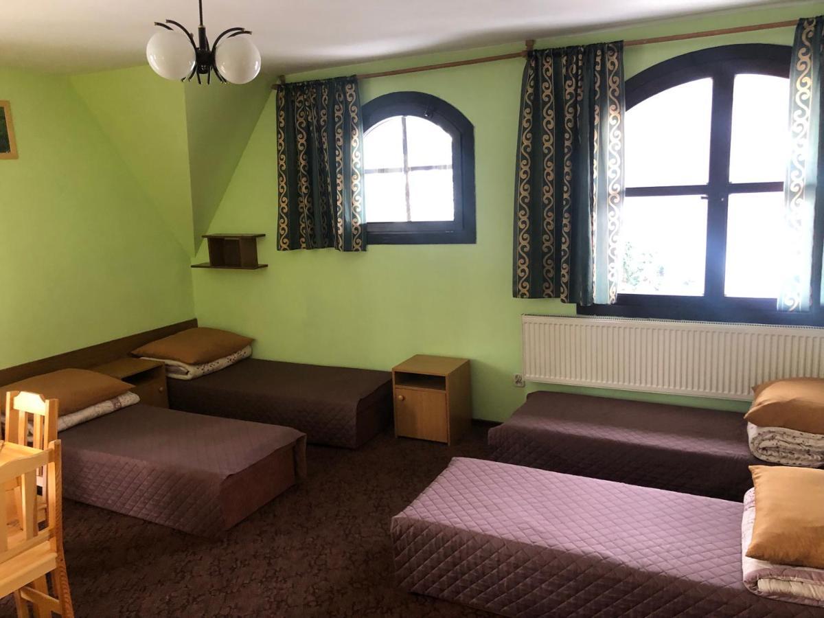 Miedzynarodowe Schronisko Mlodziezowe Ptsm Szarotka Hostel Zakopane Luaran gambar