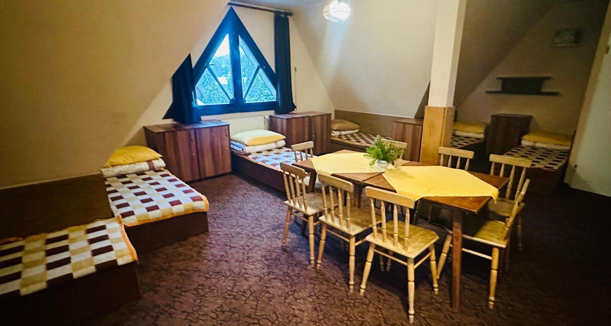 Miedzynarodowe Schronisko Mlodziezowe Ptsm Szarotka Hostel Zakopane Luaran gambar